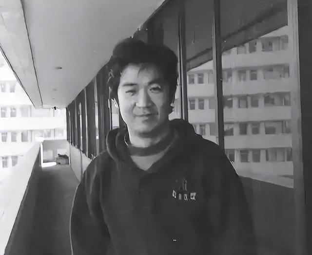 70岁张国立再曝丑闻！背刺只是冰山一角，著名央视主持也参与其中