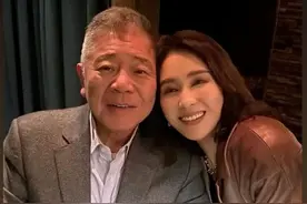 黎姿晒照庆祝结婚15周年，依偎在老公怀里撒娇，一家五口好幸福图片