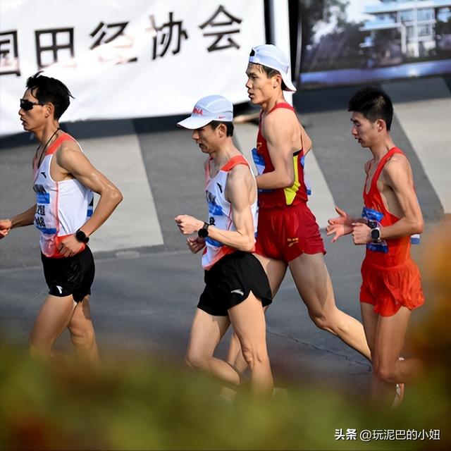 时隔10年！田径世锦赛喜讯：中国队第4枚奖牌来了 逆转：身披国旗