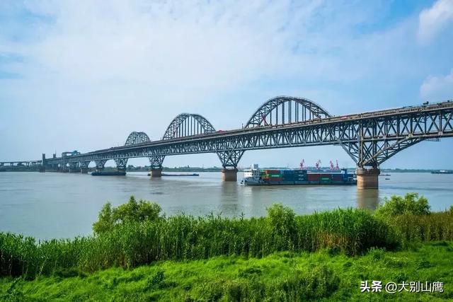 湖北同时开建8座长江大桥证明了什么