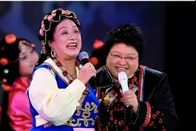 韩红回应母亲去世，最后遗愿曝光，再婚将韩红送走，母女隔阂20年图片