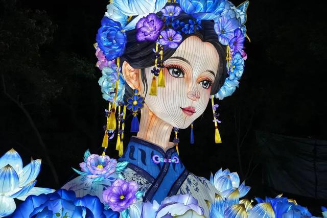 就在今晚！“湖畔雨荷”璀璨亮相！国潮演艺+温情互动+璀璨亮灯，惊喜提前看～