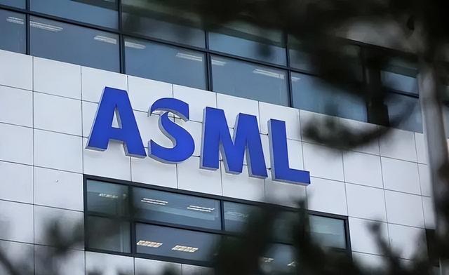 中国芯片取得重大技术突破，绕开EUV光刻机，ASML彻底傻眼了