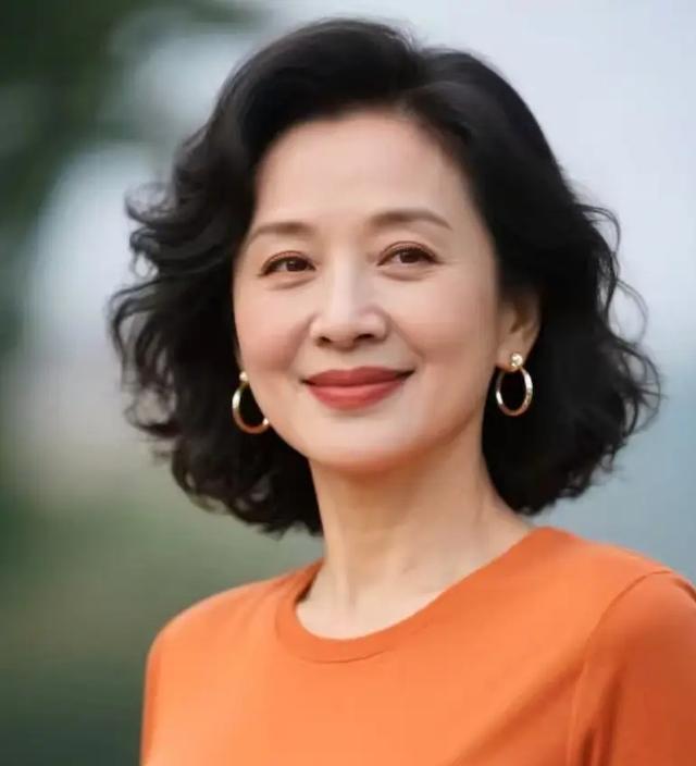 两性关系：不管你信不信，女人过60岁，都有如下6个症状，要理解