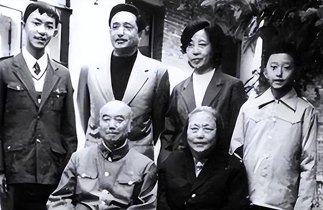 萧克上将孙子萧云松上学时，被老师悄悄询问：是不是家里有困难？