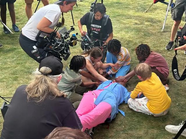 票房破19亿！漫威退下来3位演员，联手拍R级片，给老东家上了一课