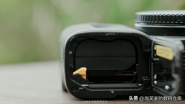 1万3的入门电影机 就能拥有RED 尼康ZR体验 和FX3比你选谁呢？
