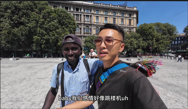 黑吃黑！中国小伙去国外遇骗子，扮成日本人唱歌，一句话讹他10刀