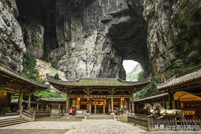 如此风光，拍《满城尽带黄金甲》，难怪张艺谋要选择武隆天生三桥