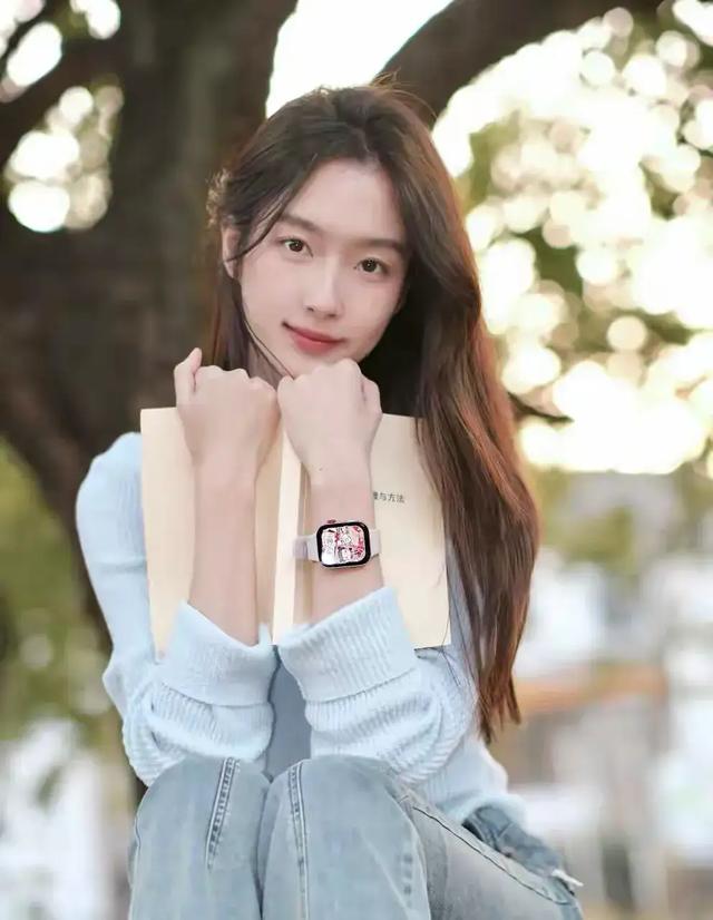 四川大学校花廖雨苇好美，五官精致，倾国倾城，美得让人移不开眼