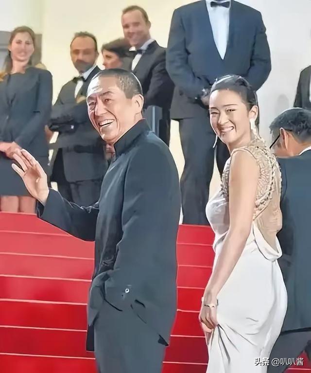 分手30年，被法国老公7字评价的巩俐，活成张艺谋高攀不起的存在
