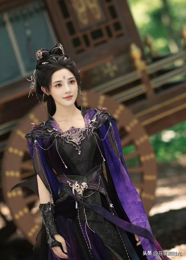 女演员身份和戏份哪个重要？看《暗河传》彭小苒和杨雨潼就知道了