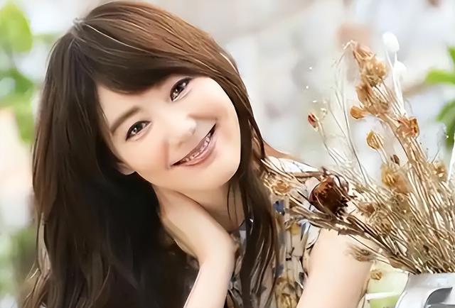 讨好大佬，陪睡上位，遭央视“开除”	，她身上的标签哪个才是真的