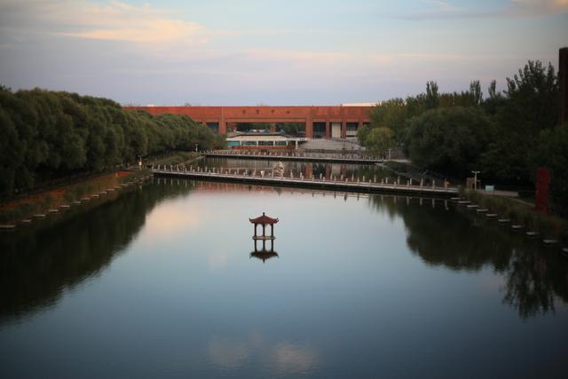 毕业八年，再回建大