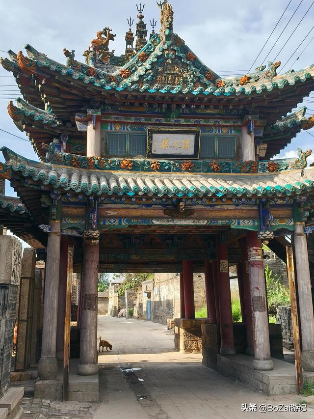 介休乡村封神，500年琉璃镇河楼，小巧却藏大招