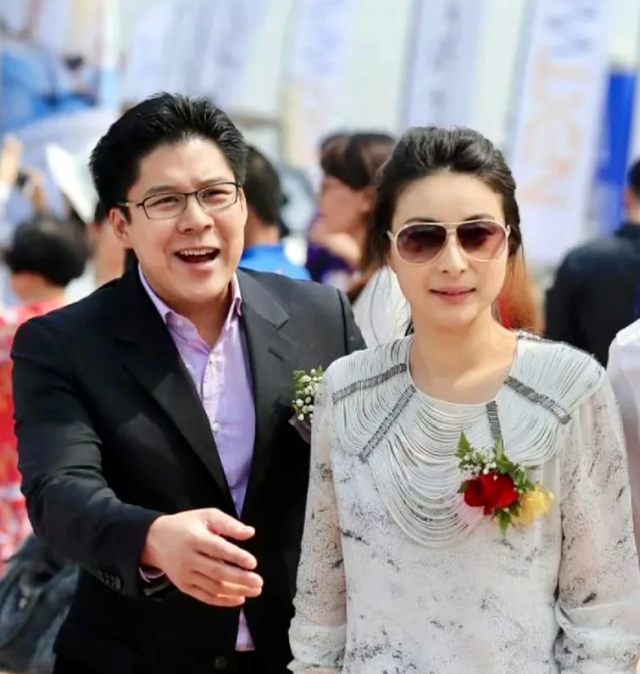 终于等到这天！官媒发文，高调官宣44岁郭晶晶喜讯	，霍震霆说对了