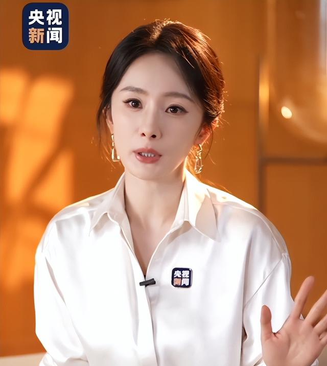 央视镜头，刘亦菲在发光，杨幂赵丽颖扛住了，辛芷蕾素颜美的扎眼