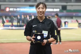 韩鹏率队首胜！山东泰山金钢山1-0北京理工，又一位女边裁亮相图片