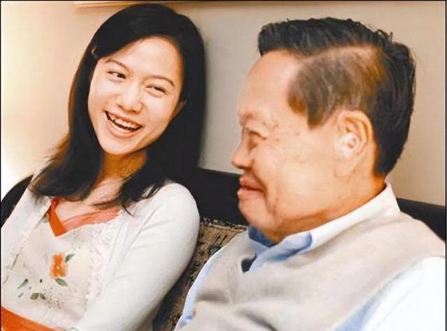 杨振宁离世2天，令人担心的事情出现了，原来翁帆一个字都没说错