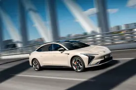 新品牌第一款车，为什么冰火两重天？图片