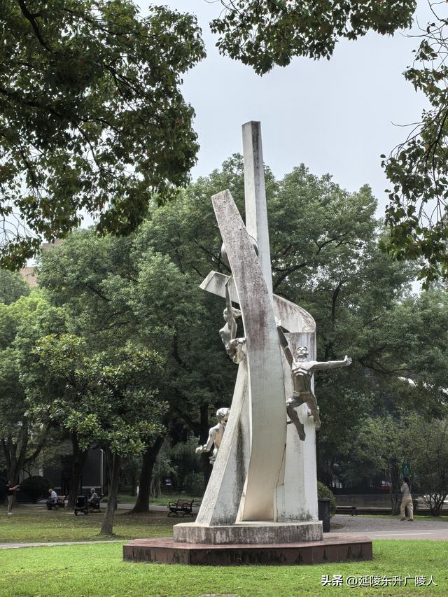 国庆假期中，陪父母逛白沙公园，欧式城堡，濯锦园，宇宙舞厅