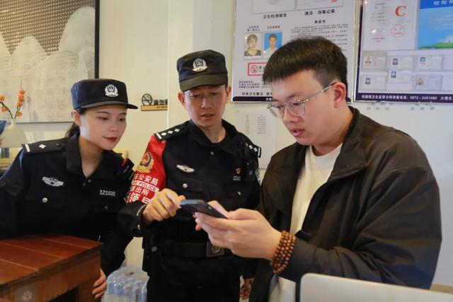 大理国庆护游：“警伴美景行”平安暖人心