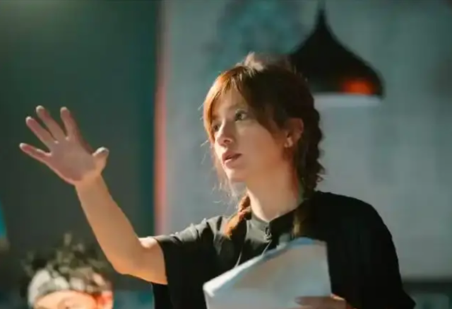 翻身无望！49岁赵薇再曝近况，胃癌传闻真相大白，脸垮皮松人憔悴