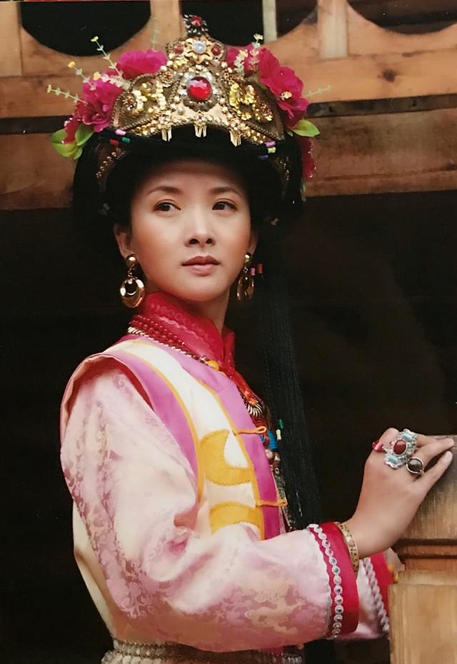 吃里扒外！定居美国13年，回国捞金惨遭“驱逐”，52岁活成了笑话