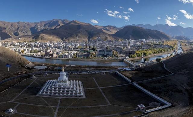 四川省稻城县历史沿革及行政区划