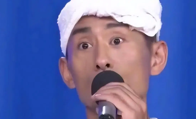 事实证明，“失踪”9年的歌手阿宝，早已走上了一条“不同的路”