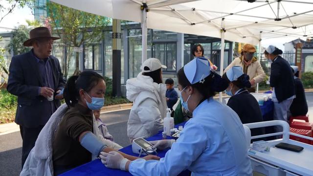 丽江之夜，以医相约！中医药文化夜市点亮古城周末