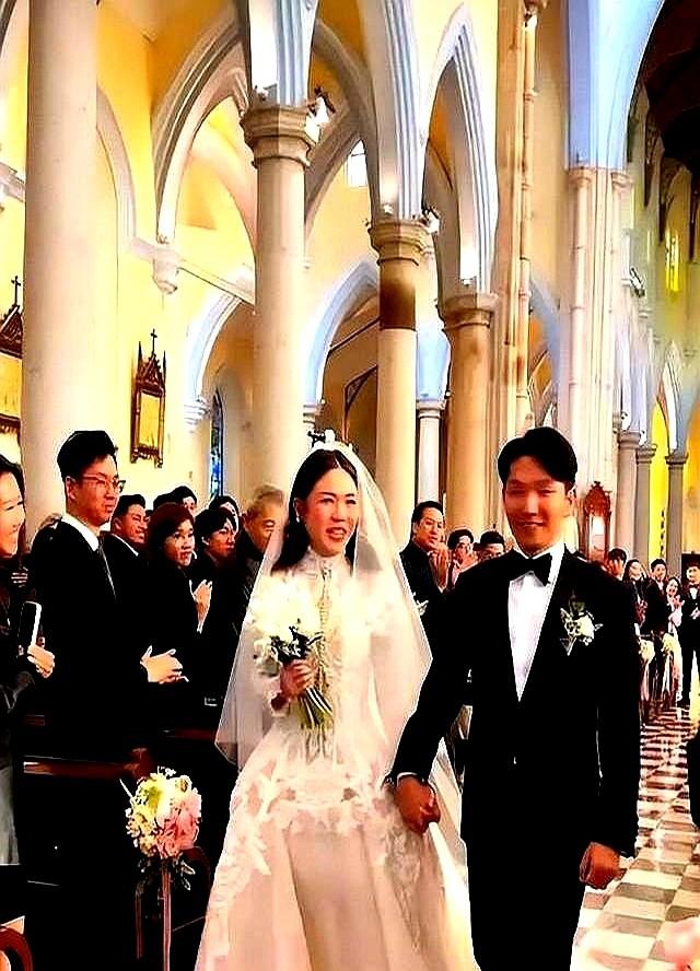 霍启仁在曼谷举行婚礼！嫂子郭晶晶全程忙前忙后，笑得合不拢嘴，