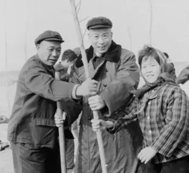 78年他调任北京市委书记，对华国锋抱怨：我到天津屁股还没坐稳