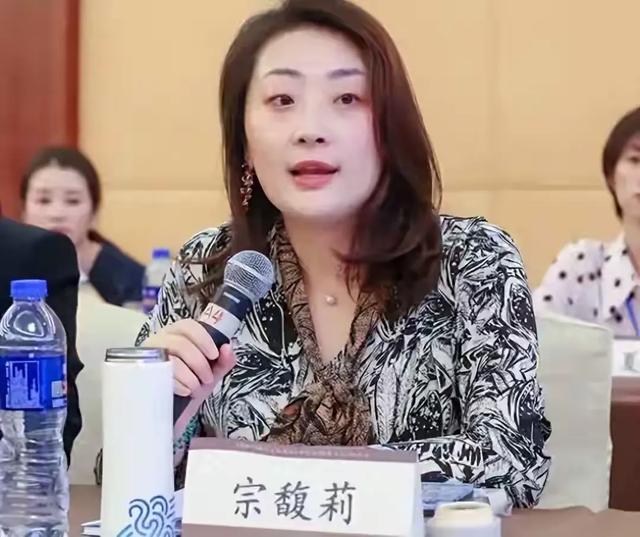 恍然大悟！宗泽后上蹿下跳，宗馥莉却按兵不动，原因竟在于施幼珍