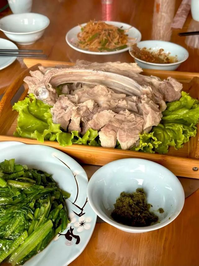 邢菲为家乡打call！呼伦贝尔的美食和美景都绝绝子！看完直接锁死机票！