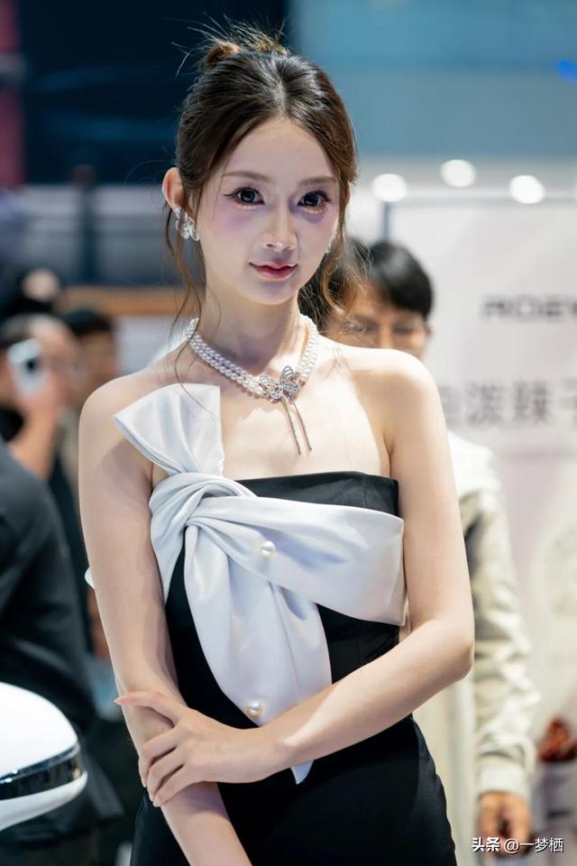 2025成都车展上的模特们