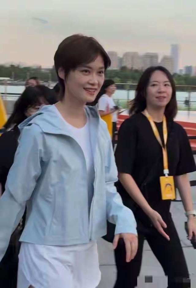 她居然41岁了，这状态看上去以为她才25岁 太显年轻了吧 怎么保持的