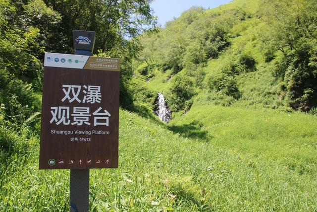 长白山南坡，地处中朝边界，是看天池的绝佳地段，每年仅开放数月