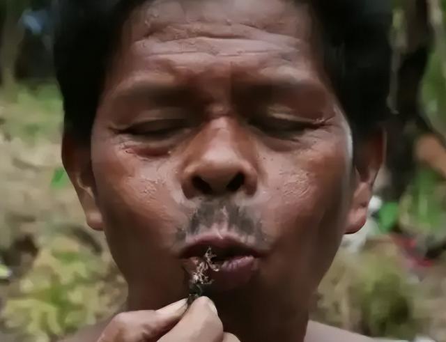 穷得吃垃圾、吃虫维生，富得请菲佣！菲律宾凭啥成全球奇景？