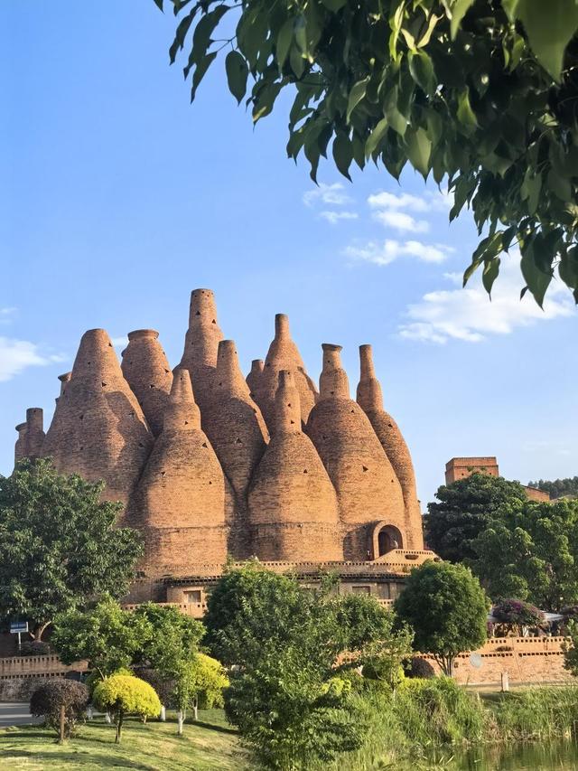 最适合春节旅行的6座小城，游人不多，年味十足，带着家人出发吧