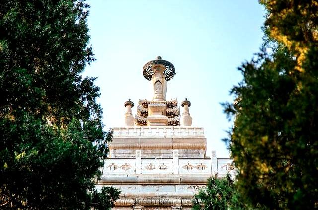 北京罕见三朝皇家寺院，公认风水宝地	，难怪魏忠贤与乾隆一起看上