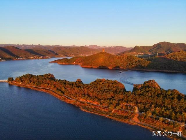 Deepseek和百度AI共同推荐北京红叶区：到北京旅游至少要去三个。