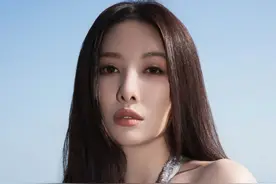 吴优🤍～V领礼服身材好哇塞图片