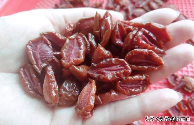 一健脾，二消炎，三养心，遇到买10斤，一切一晒，酸甜可口有嚼劲