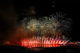 看爽了！烟花无人机秀+多场跨年晚会霸屏！演唱穿帮、舞台故障小插曲冲上热搜图片