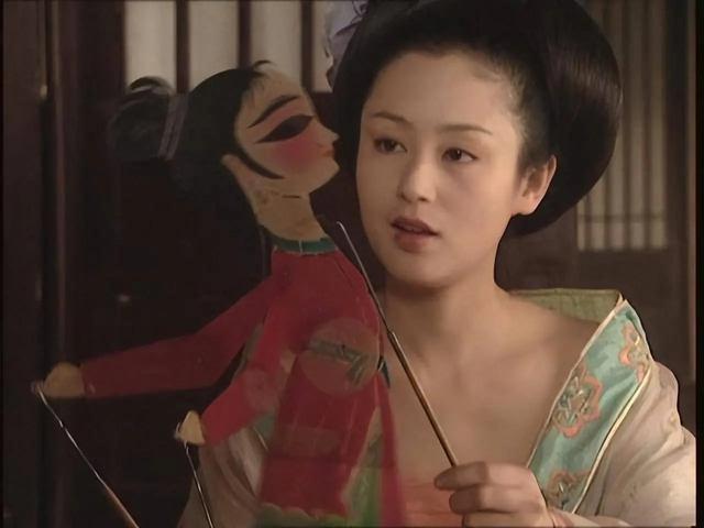 长得太美被导演占为己有？4年后生下大明星儿子，16岁开始争光了