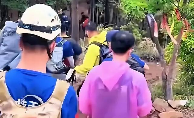 福建8岁男童走生53天,山涧寻到,口袋藏写“家”的奥特曼贴纸