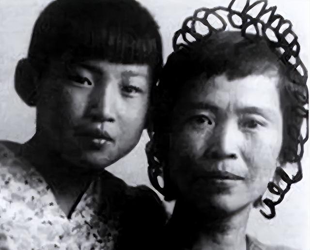 1979年，贺子珍终于看到了北京，她与毛主席拍下最后一张“合影”