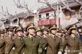 中国警察的92式警衔，非常经典，为何仅仅使用了3年？图片