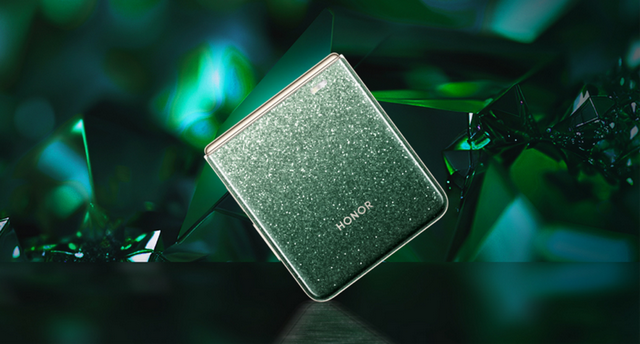 荣耀小折新机曝光：骁龙8sGen4+5500mAh+80W，8月正式发布